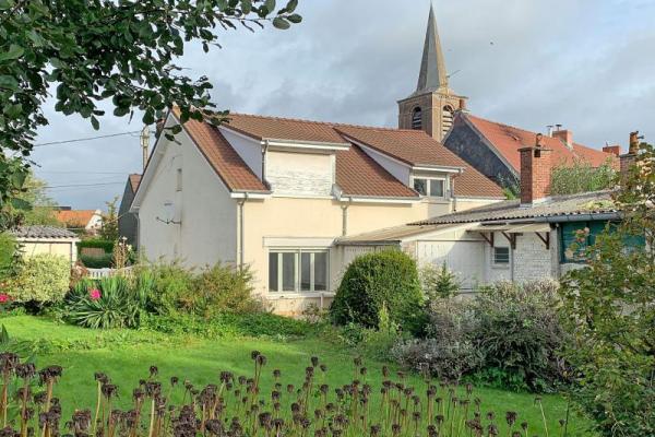 Maison de campagne située au coeur du village bénéficiant de