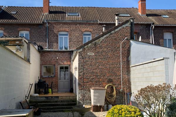 Maison 1930 idéalement située proche commodités, au calme av