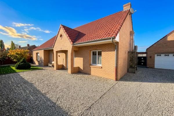 Pavillon individuel de plain-pied développant 144m2 et bâti 