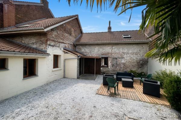 Maison semi individuelle de 1856 développant 121,55m2 et bât