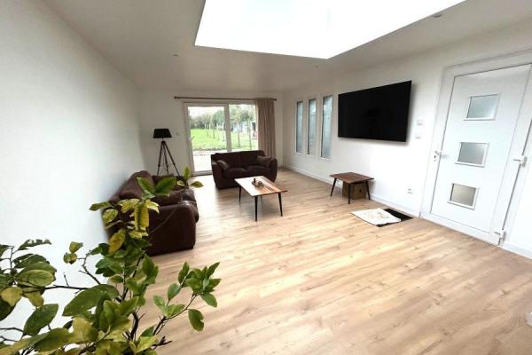 Maison de campagne rénovée développant 139m2 et bâtie sur un