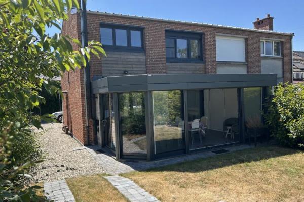 Maison semi individuelle entièrement rénovée avec gout, sect