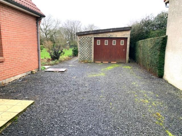 Plain-pied situé dans une rue calme et prisé ! Bâti sur un beau terrain exposé SUD ! 