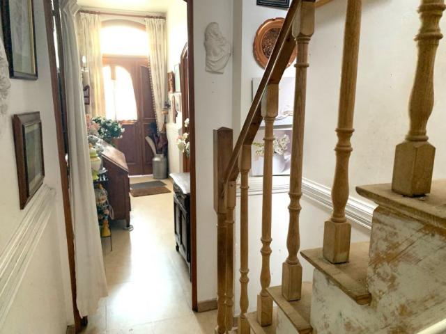Beaux volumes pour cette 1930 double avec garage bâtie sur u