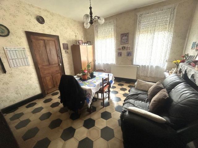 Maison de style bourgeoise, individuelle à rénover, développ