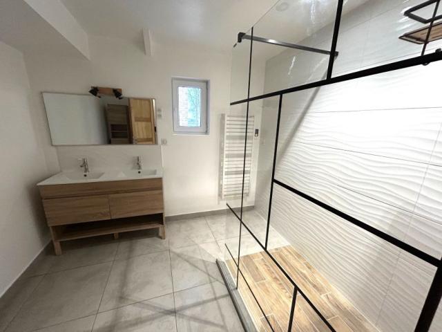 Maison de campagne individuelle située au calme et proche de