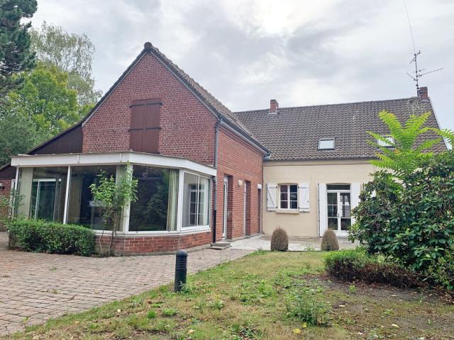Maison de campagne individuelle à rénover, beaux volumes ! C