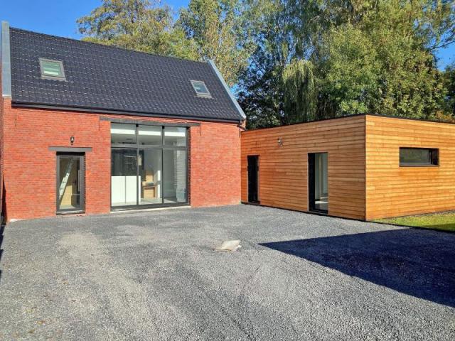 Grange rénovée en semi-plain-pied, matériaux de qualité, bea