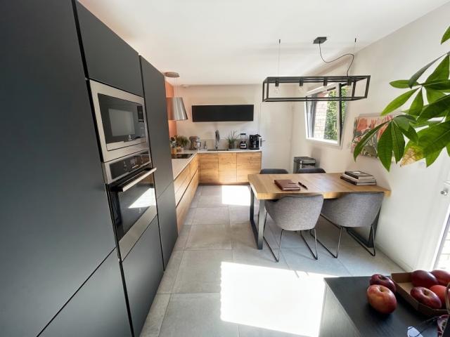 Pavillon individuel semi plain-pied de 2017 développant 142,