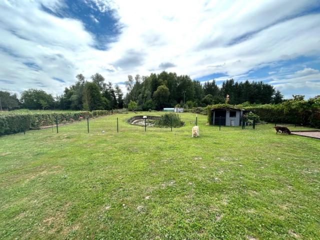Beau plain pied individuel des années 90 développant 128m2 h