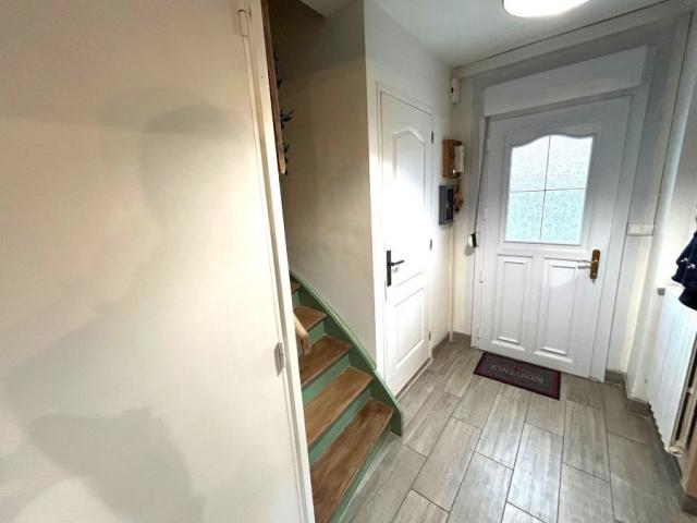 Proche du centre et des commodités, semi individuelle très b