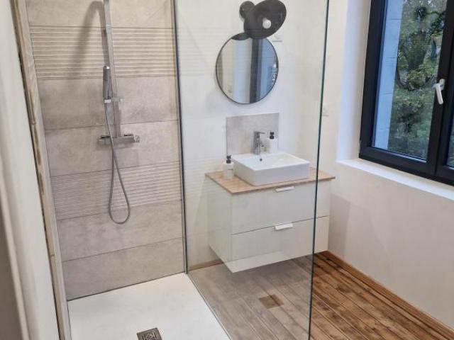Maison 1930 semi individuelle entièrement rénovée avec gout 
