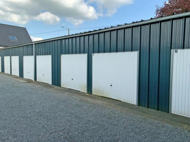 EXCLUSIVITE ! Idéal investisseurs ! Lot de 19 garages + 1 bo