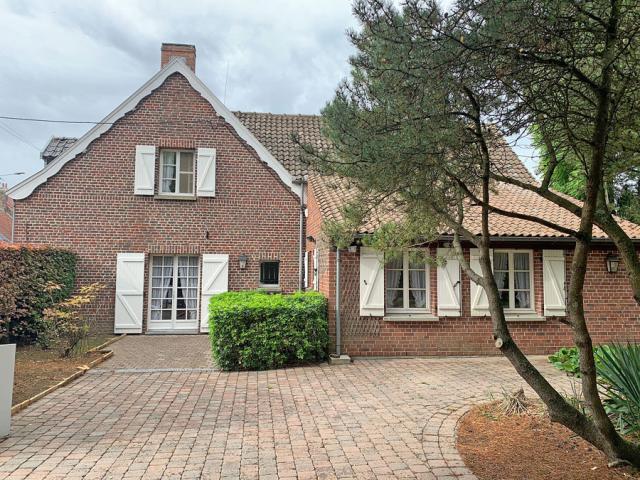 Maison de campagne individuelle à rénover, beaux volumes ! C
