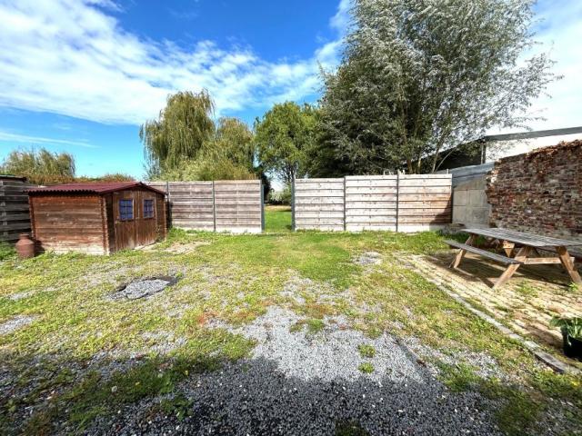 Maison semi individuelle de 127m2 bâtie sur 1963m2 de terrai