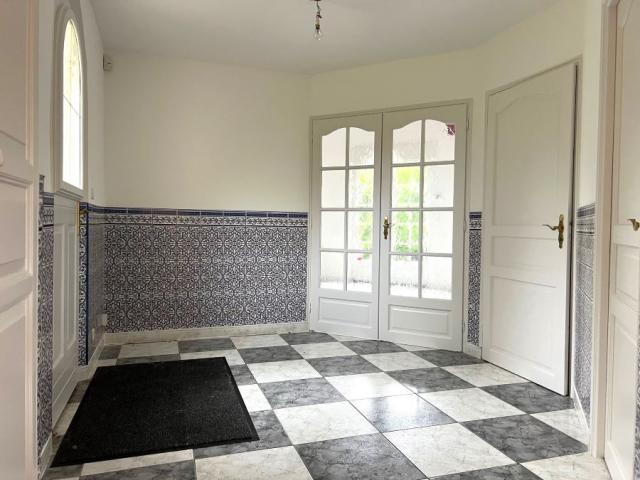 Pavillon individuel de 2000 semi plain-pied bâti sur un terr