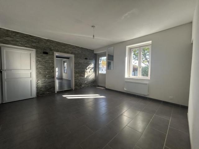 Longère semi individuelle développant 82,26m2 et bâtie sur 2