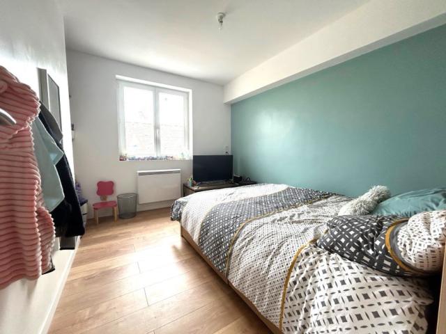 Maison de campagne semi individuelle développant 120m2 et bâ