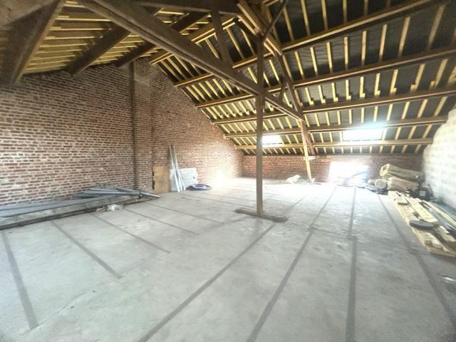 Grange à rénover développant 243m2 environ, toiture neuve ! 