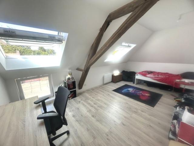 Maison de campagne bénéficiant de beaux volumes bâtie sur 18