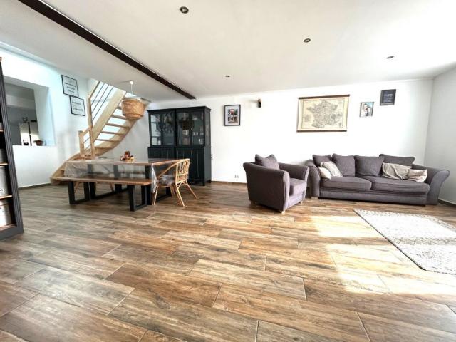 Maison semi individuelle de 127m2 bâtie sur 1963m2 de terrai