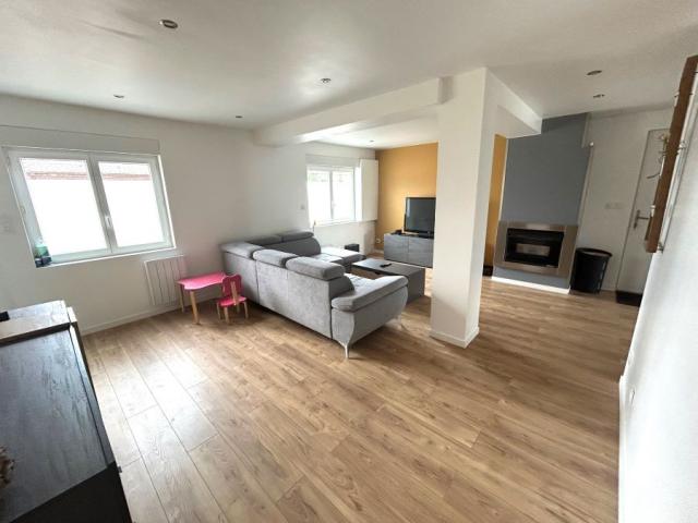 Maison de campagne semi individuelle développant 120m2 et bâ