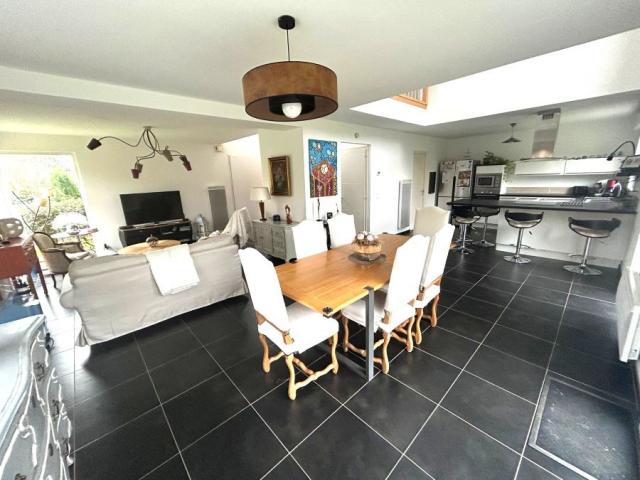 Pavillon individuel R+1 de 2012 développant 115m2 et bâti su