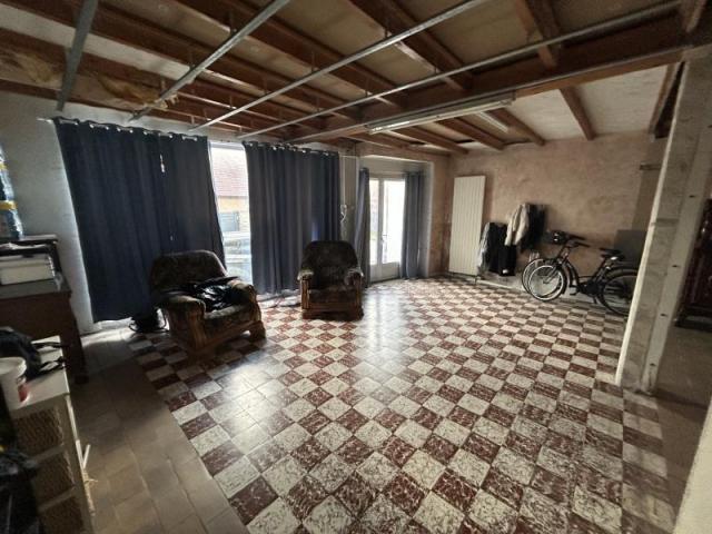 Proche A23, beau potentiel pour cette maison à rénover dével