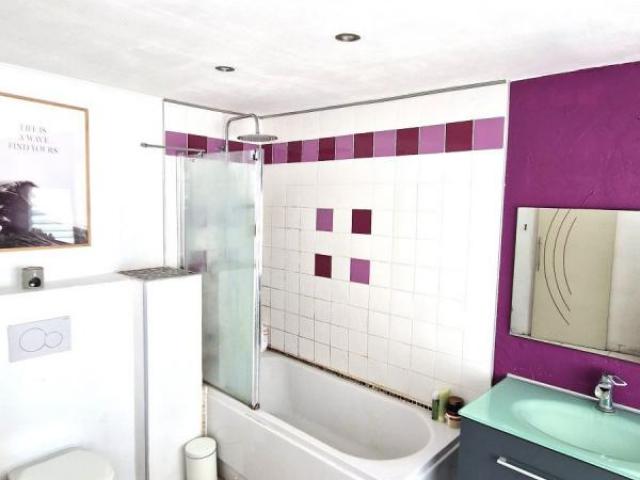 Maison 1930 semi individuelle développant 119m2 et bâtie sur