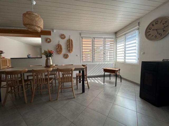 Maison semi individuelle rénovée avec gout, développant 125m