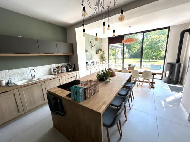 Proche des accès autoroutiers et des commodités ! Rénovation