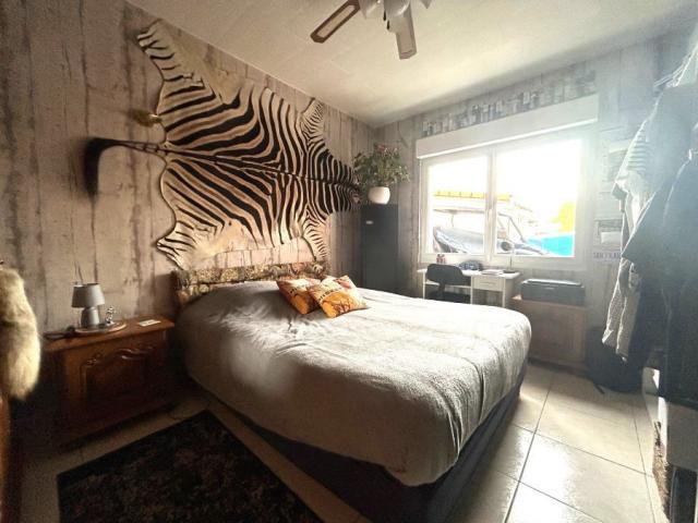 Proche commodités, plain-pied individuel entièrement rénové 