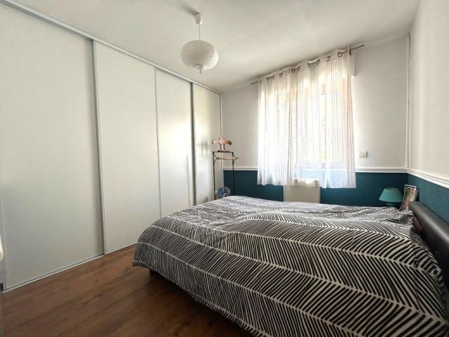 Beau plain pied individuel des années 90 développant 128m2 h