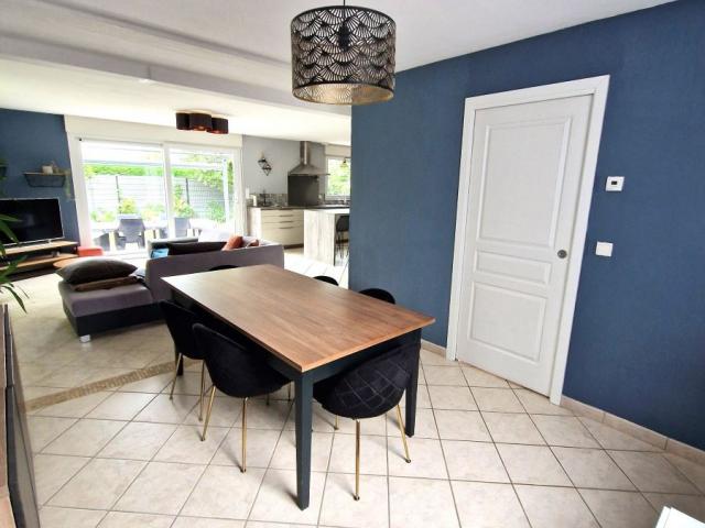 Pavillon individuel de 2008 développant 111m2 carrez bâti su