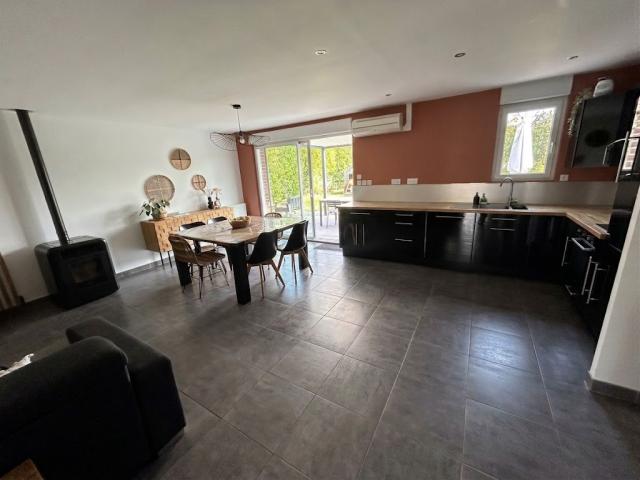 Pavillon individuel semi plain-pied, développant 141m2 et bâ