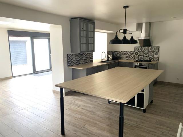 Maison de village entièrement rénovée secteur prisé, 139m2 h
