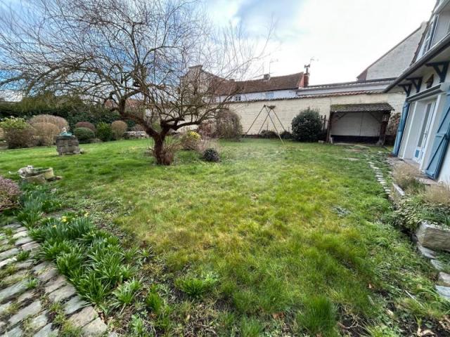 Centre ville, immeuble à usage mixte développant plus de 257