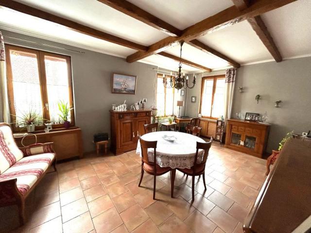 Maison de campagne individuelle de 156m2 bâtie sur une parce