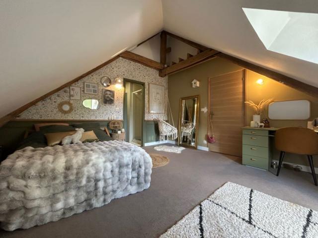Proche des accès autoroutiers et des commodités ! Rénovation