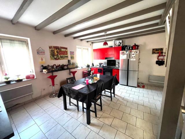 Hyper centre, maison mitoyenne avec 2 chambres proche toutes