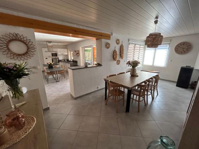 Maison semi individuelle rénovée avec gout, développant 125m