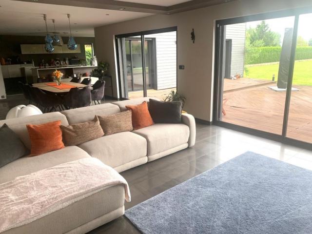 Pavillon contemporain de 218m2 situé en belle campagne amand