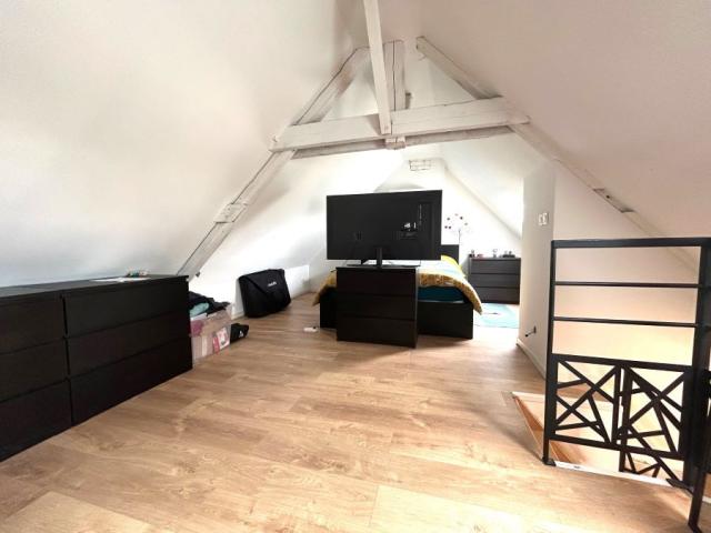 Maison de campagne semi individuelle développant 120m2 et bâ