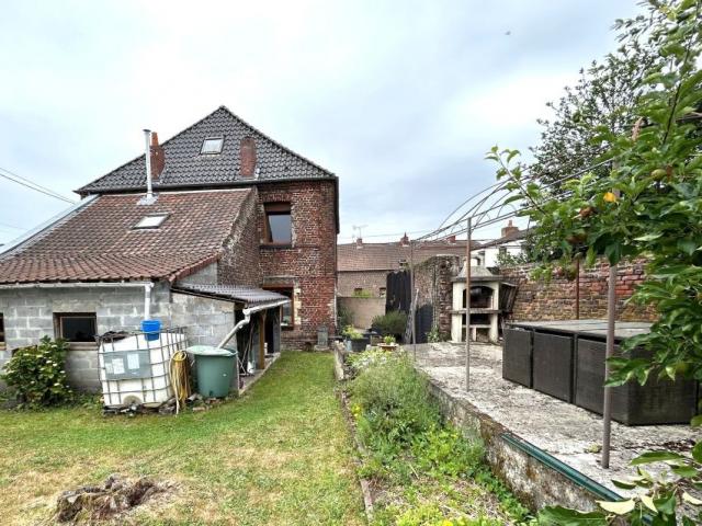 Maison de campagne individuelle de 156m2 bâtie sur une parce