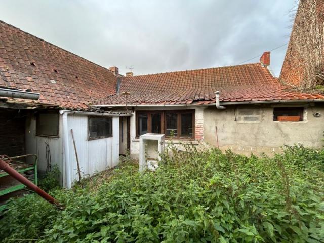 Fermette en L à rénover complétement développant 152m2 et bâ