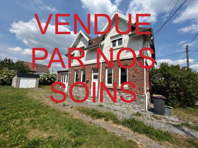 Maison semi individuelle des années 20 bâtie sur 352 m2 de t