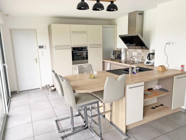 Pavillon individuel semi-plain-pied de 2015 avec piscine, vu