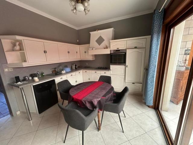 Maison bourgeoise Semi individuelle développant de beaux vol