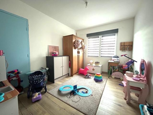 Plain-pied individuel, secteur prisé, rénovation récente + b