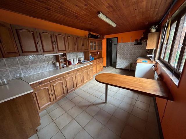 Fermette en L à rénover complétement développant 152m2 et bâ